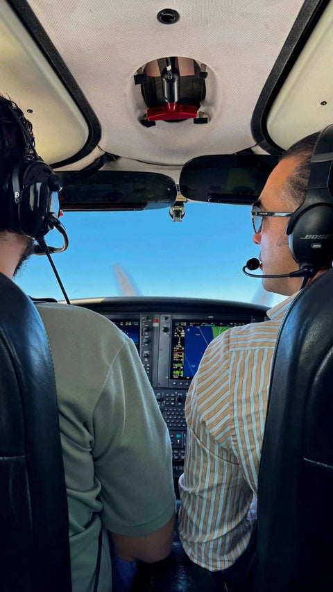 Cirrus SR 22 Turbo Hourly Aircraft Rental Cirrus SR22 Turbo Rental: Experience Luxury in the Sky