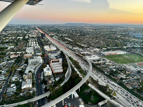 Discovery Flight from Los Angeles to Camarillo for a Lunch Event for Two Gift Certificate Exciting Discovery Flight Experience from Los Angeles